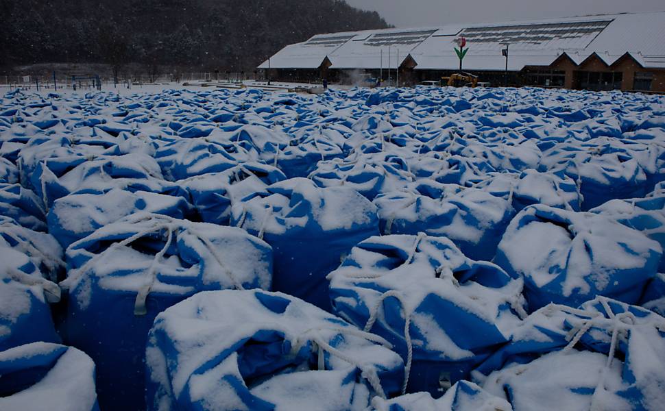 Parte do solo poluído pela radiação da usina de Fukushima, que passou por vazamento depois de ser atingida pelo tsunami em 2011