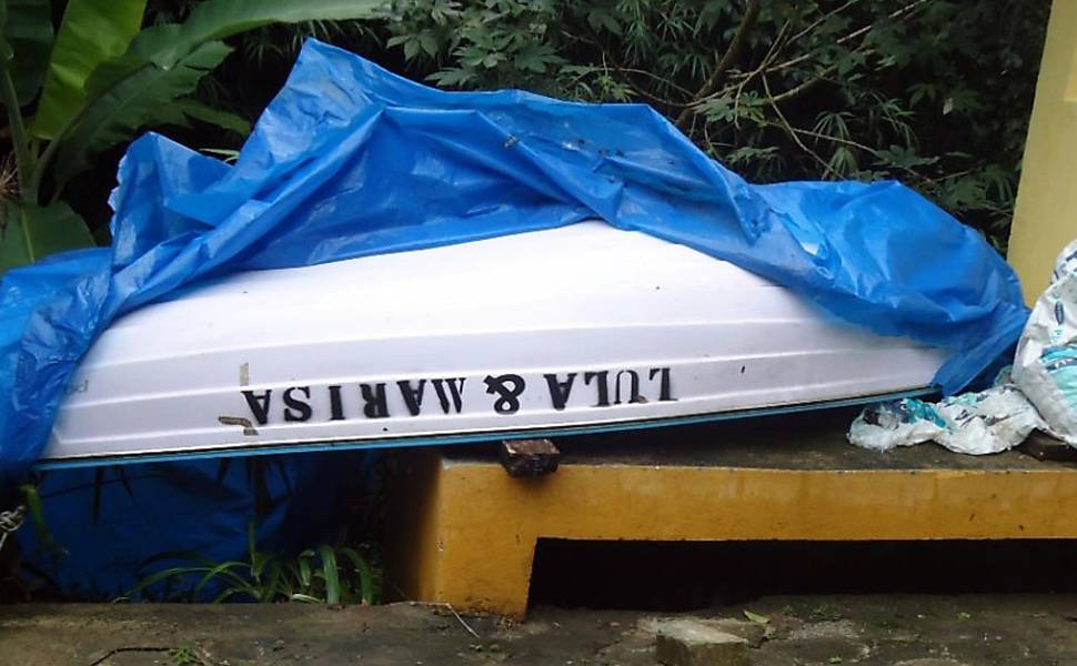 Barco com inscrição