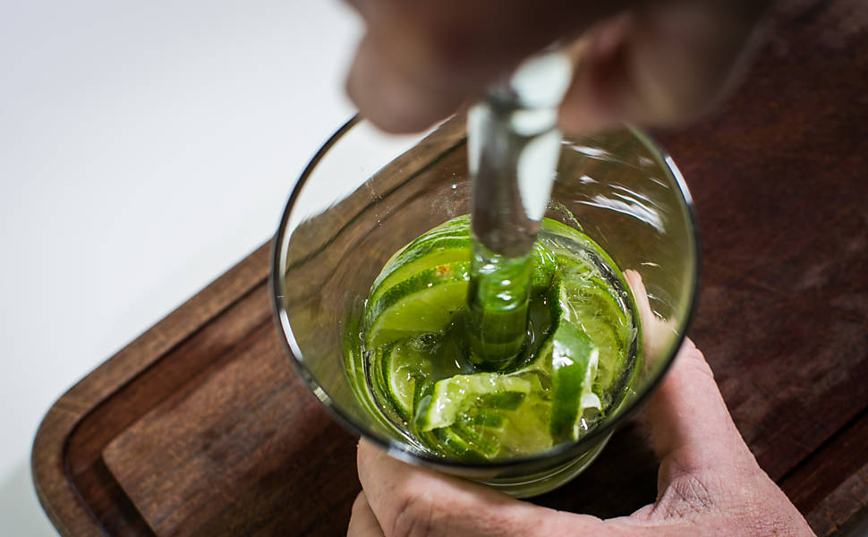 Macere delicadamente quatro vezes