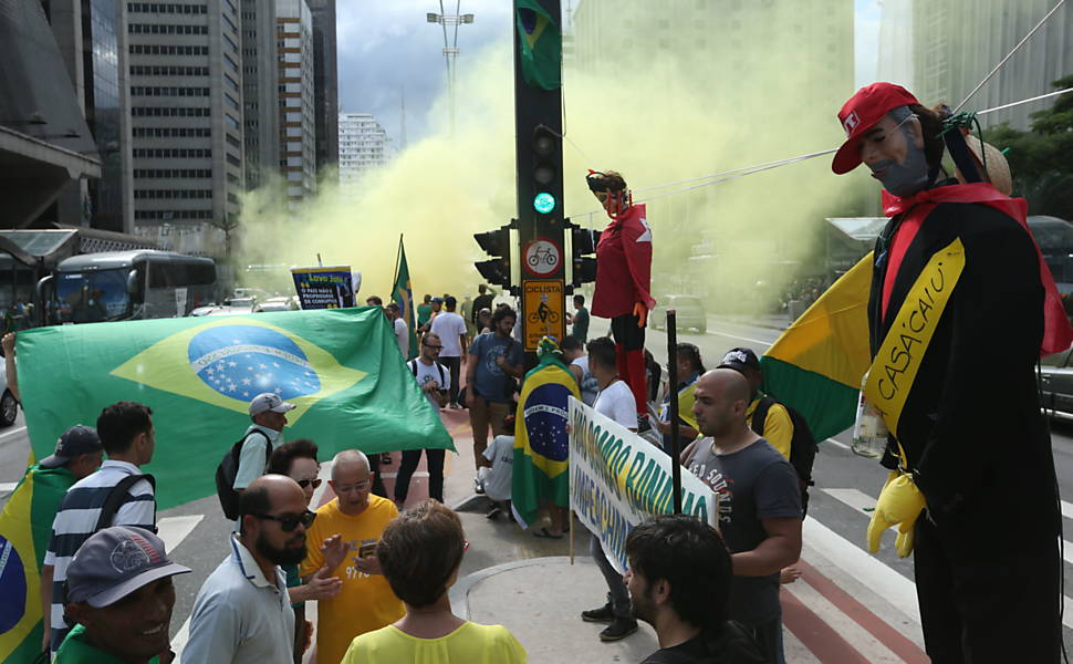 Malhação do Judas com Dilma e Lula