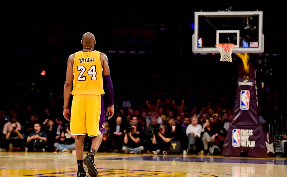 Kobe Bryant, do Los Angeles Lakers, durante sua partida de despedida do basquete, contra o Utah Jazz