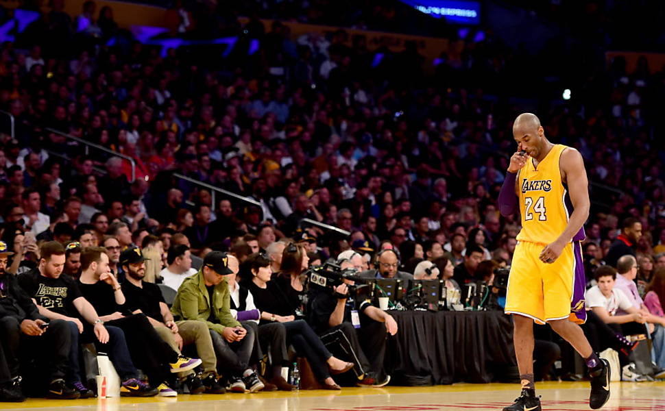 Kobe Bryant, do Los Angeles Lakers, durante sua partida de despedida do basquete, contra o Utah Jazz