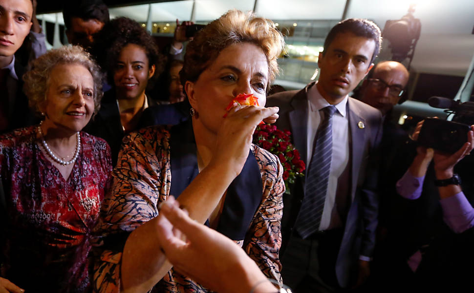 Dilma recebe flores