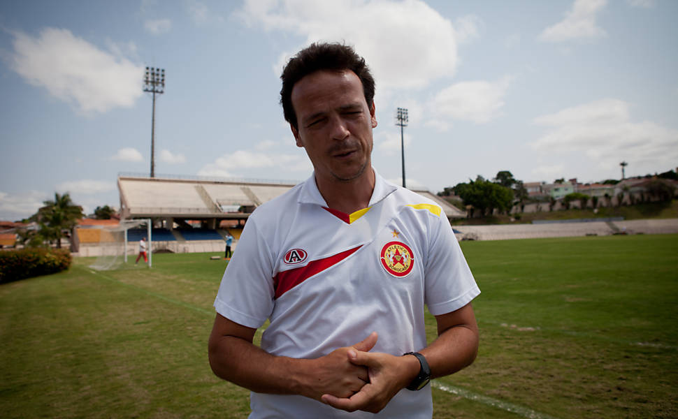 Treinador do Atlético Sorocaba em 2012, Fernando Diniz concede entrevista 