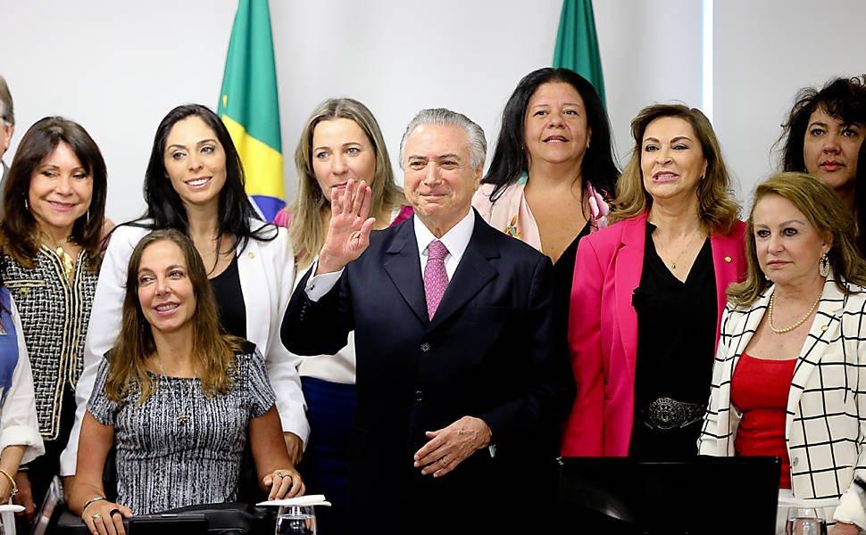 Temer recebe para reunião a bancada feminina da Câmara dos Deputados, na sala de reuniões do Palácio do Planalto