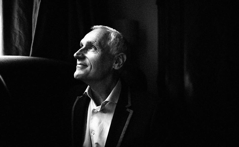 O livro traz críticas a alguns "mitos" brasileiros, como os bandeirantes e Oscar Niemeyer