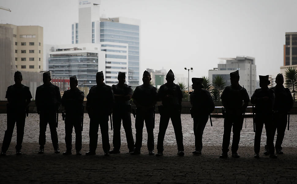 Professores e estudantes da USP, Unesp e Unicamp, na Avenida Paulista durante Ato Público em acompanhamento à negociação com o governo