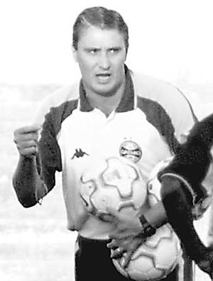 Tite, técnico do Grêmio, comanda treino da equipe, no estádio Olímpico, em Porto Alegre