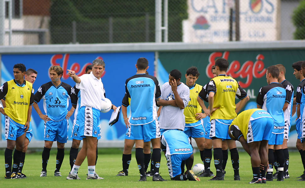 Tite comanda treino do Grêmio em 2002