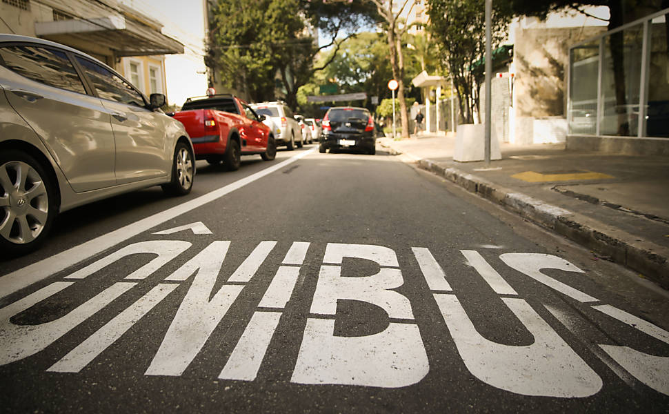 Faixas exclusivas de ônibus na região da av. Paulista