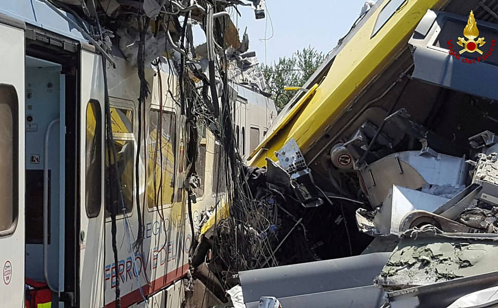 Acidente envolvendo trens deixa mortos e feridos na Itália