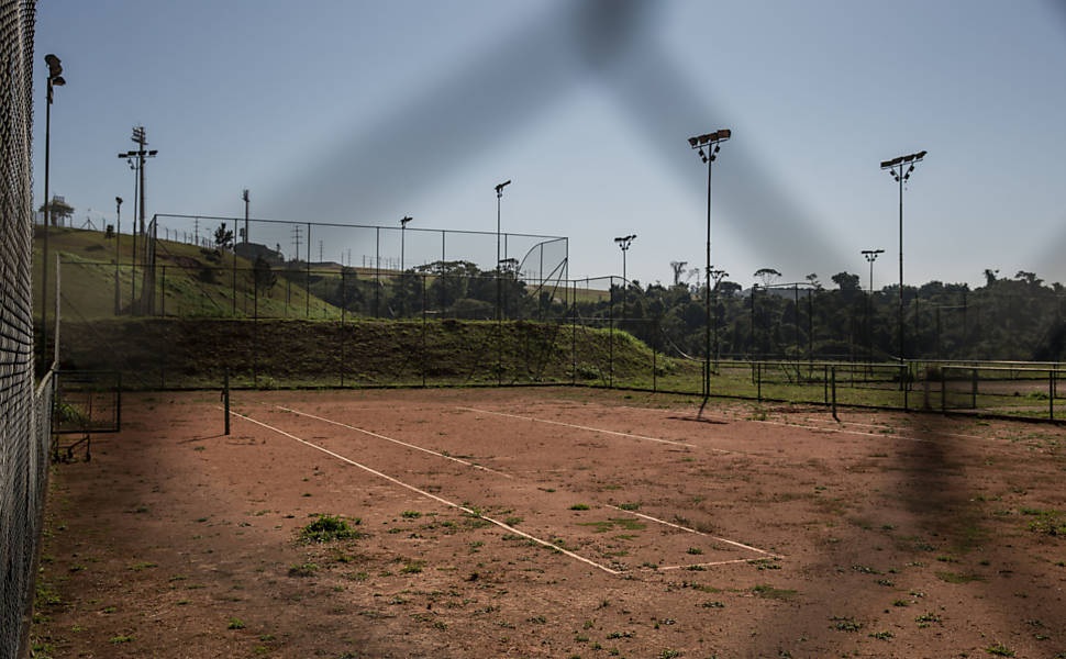 Centro esportivo em Campinas está abandonado
