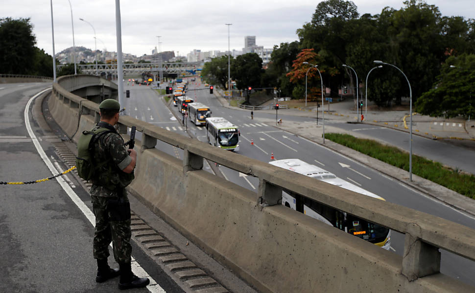 Simulação de transporte e segurança para eventos no Maracanã