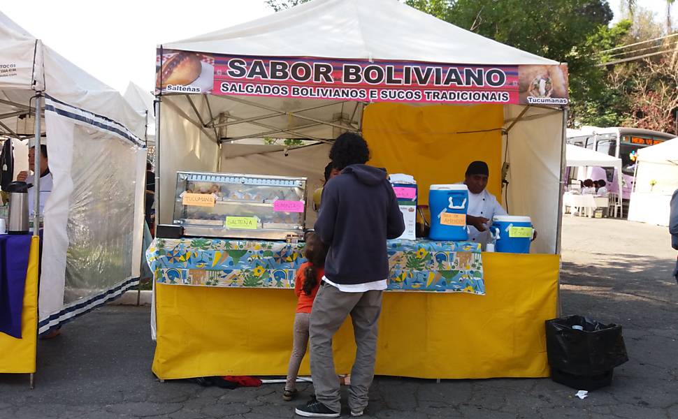 O festival teve mais de 55 barracas vendendo comidas, bebidas, roupas e acessórios, entre outras coisas