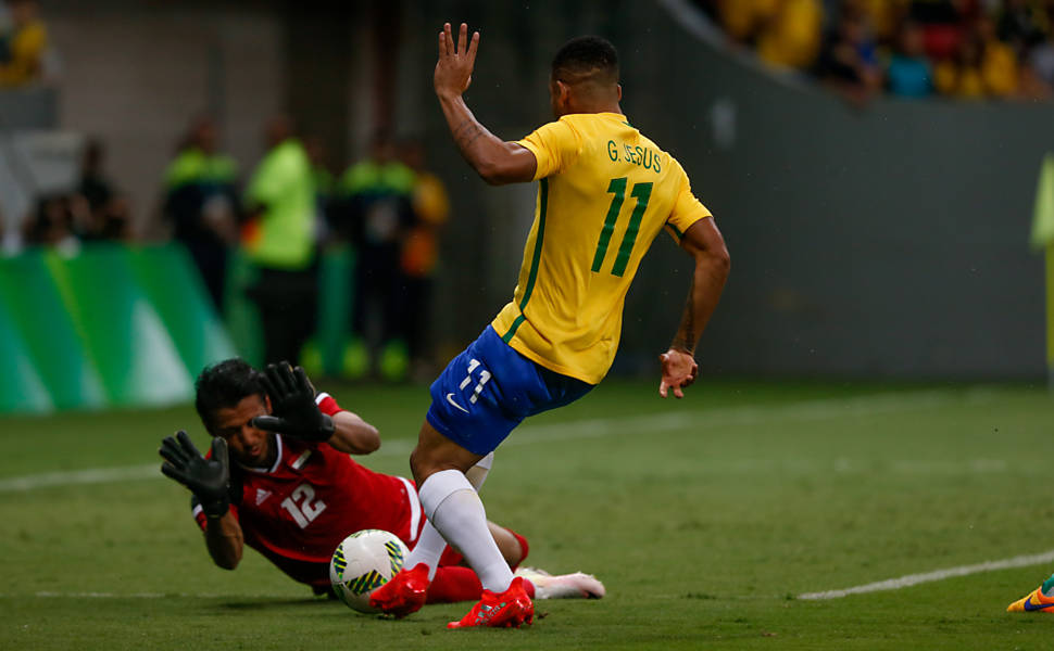 Futebol masculino: abertura tem susto do Brasil e tropeços de