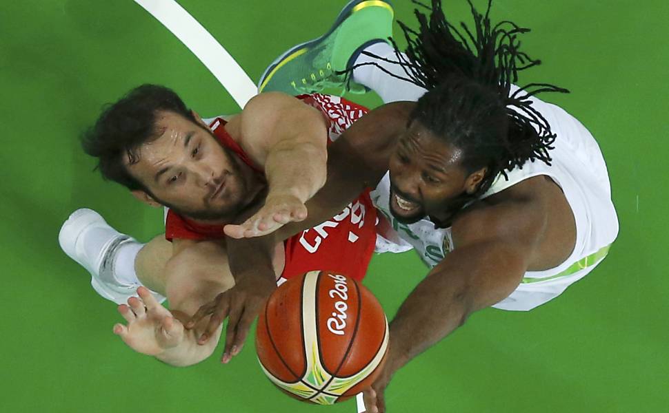 Em jogo de alta tensão, Brasil encara Argentina por sobrevida no basquete -  Olimpíada no Rio