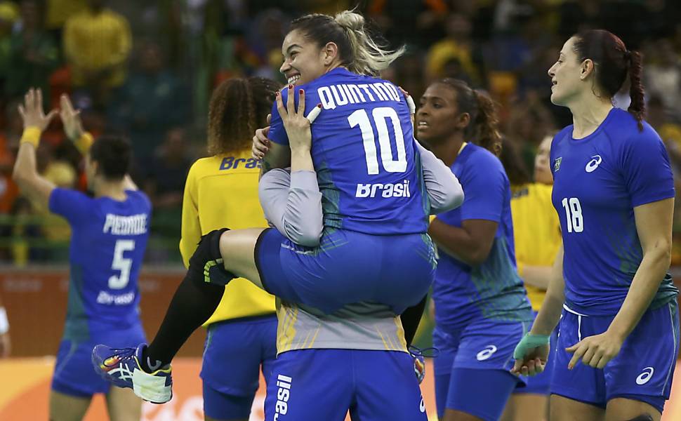 Cola ajuda jogadores da seleção brasileira de handebol dando mais aderência  à bola - Mais Esportes - Superesportes