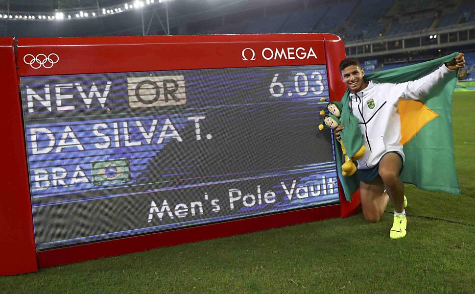 Thiago Braz surpreende e fatura o ouro com recorde olímpico no salto com  vara - Olimpíada no Rio