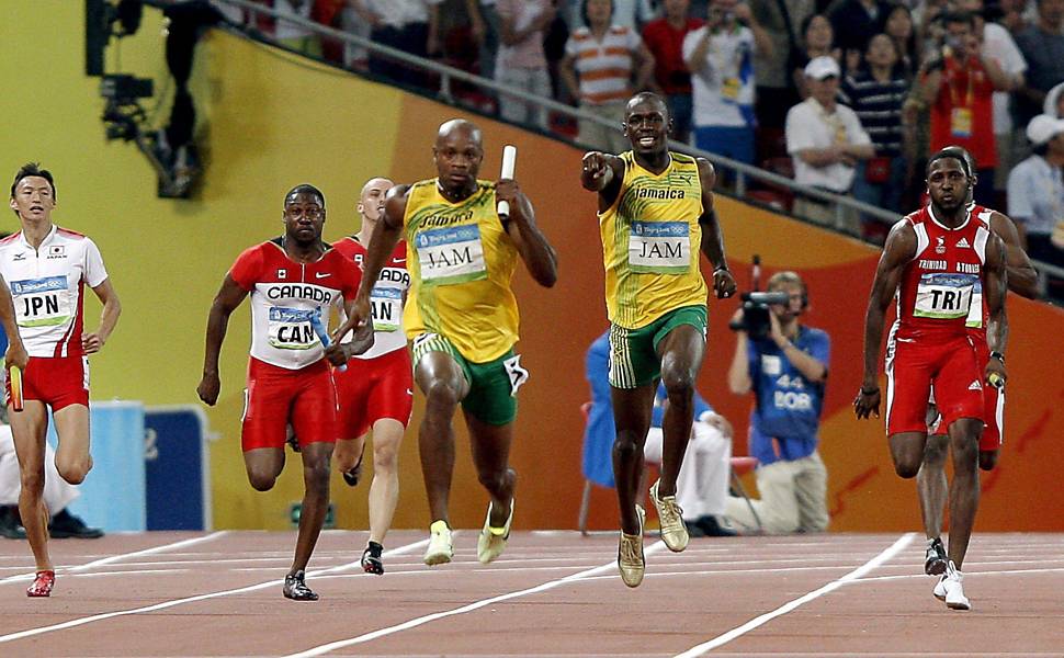 Bolt na final dos 4 x 100 m em Pequim (ele perderia a medalha devido ao doping do companheiro de equipe Nesta Carter)