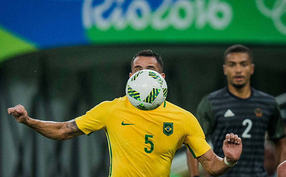 Brasil vence Alemanha e conquista primeiro ouro olímpico do futebol