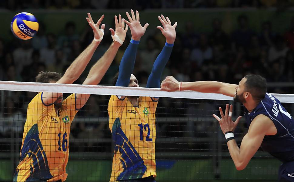 Osmany Juantorena, da Itália, ataca contra o bloqueio de Lucão e Lipe