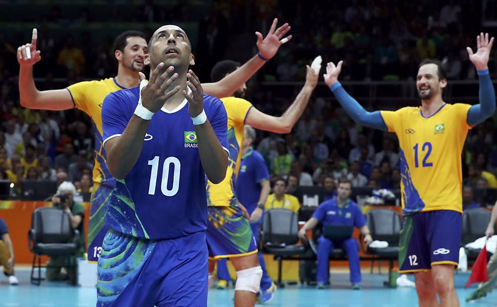 Serginho comemora conquista da partida e a medalha de ouro