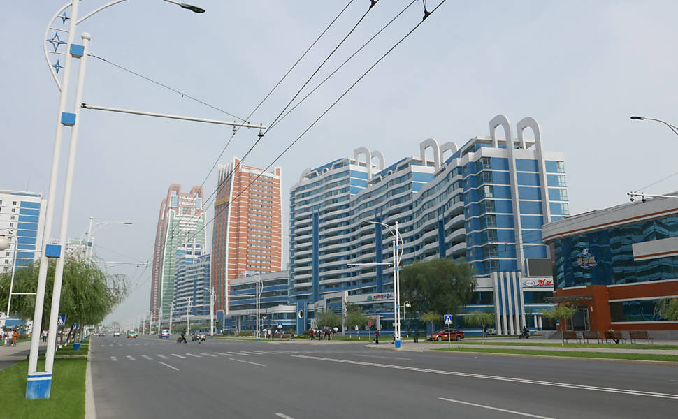 Rua dos Cientistas tem prédios que foram construídos em 2015