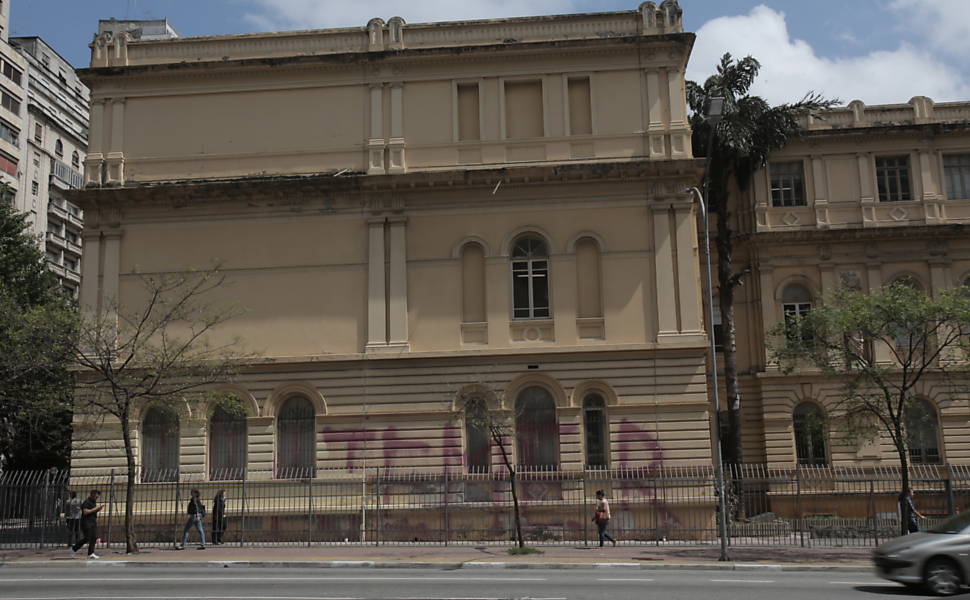 A pichação ocorreu em meio a polêmicas envolvendo o anúncio do governo federal sobre projeto de reforma do ensino médio