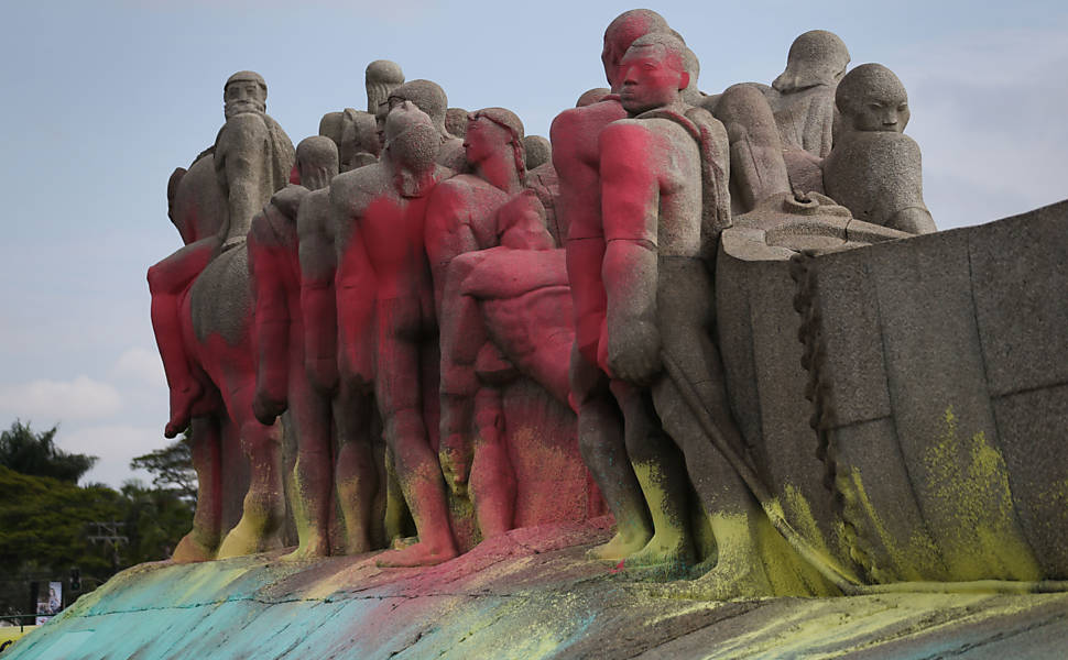 O Monumento às Bandeiras foi criado por um dos ícones do movimento modernista brasileiro: o artista Victor Brecheret (1894-1955)