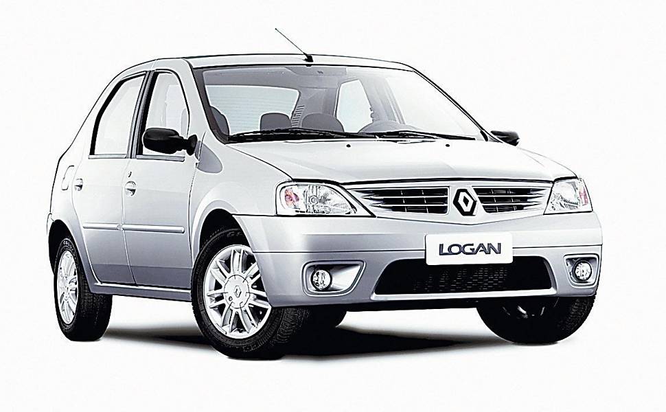 2008 - O Logan chega para oferecer espaço interno de carro médio entre modelos populares; continua em linha com versões 1.0 e 1.6