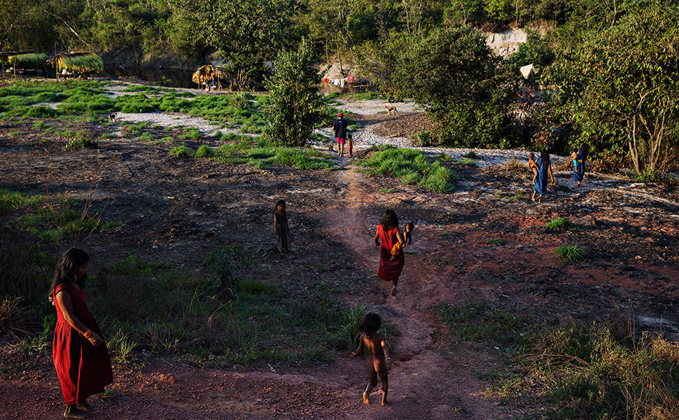 Acampamento dos índios Pirahã as margens da rodovia Transamazônica próximo a Humaitá