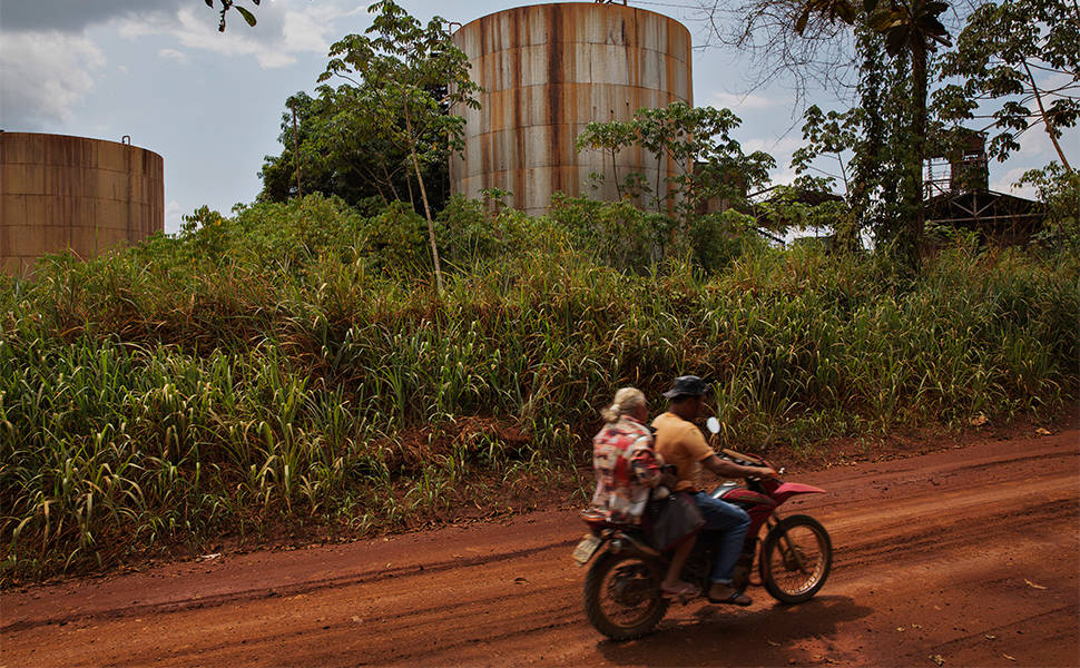 Tanques abandonados da usina de cana Abraham Lincoln, em Medicilândia