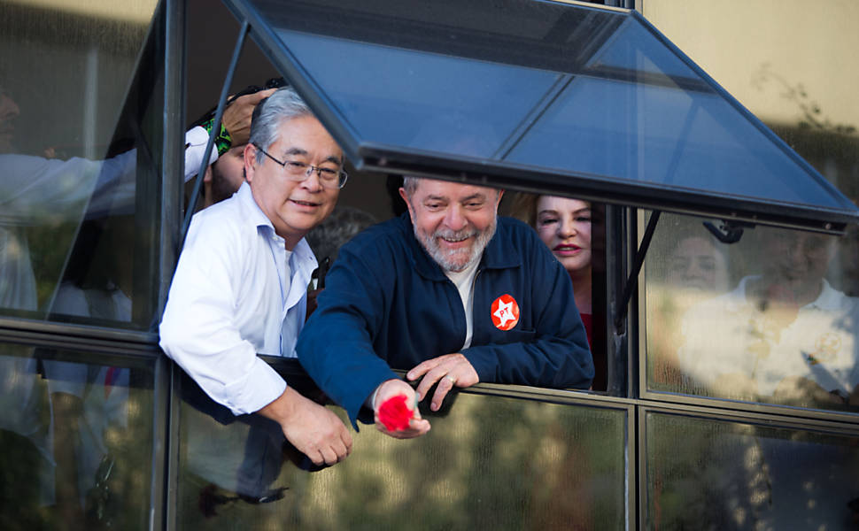 No dia 20 de outubro, Lula vira réu pela 2ª vez. O ex-presidente será julgado pelo juiz Sergio Moro, responsável pelos processos da Operação Lava Jato que não envolvam pessoas com foro privilegiado. Ele é acusado de corrupção e lavagem de dinheiro no caso do tríplex do Guarujá