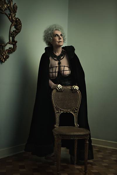 A atriz Maria Alice Vergueiro, em ensaio para a revista Serafina de outubro de 2016