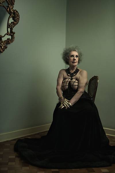 A atriz Maria Alice Vergueiro, em ensaio para a revista Serafina de outubro de 2016