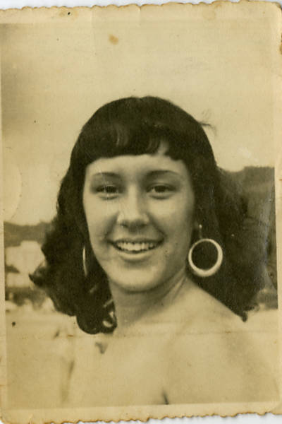 A atriz Maria Alice Vergueiro em sua adolescência