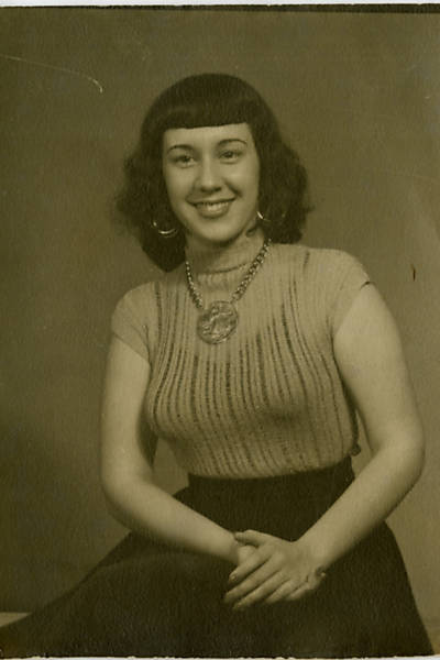 A atriz Maria Alice Vergueiro em sua adolescência