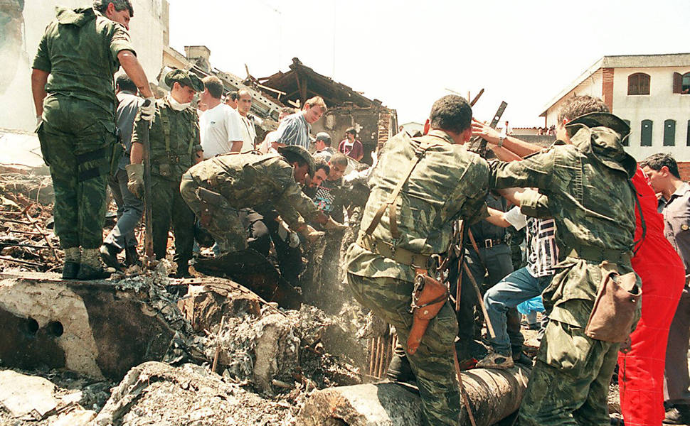 Segundo futuras investigações, uma falha no reversor da aeronave e a falta de treinamento dos pilotos contribuiu para a queda