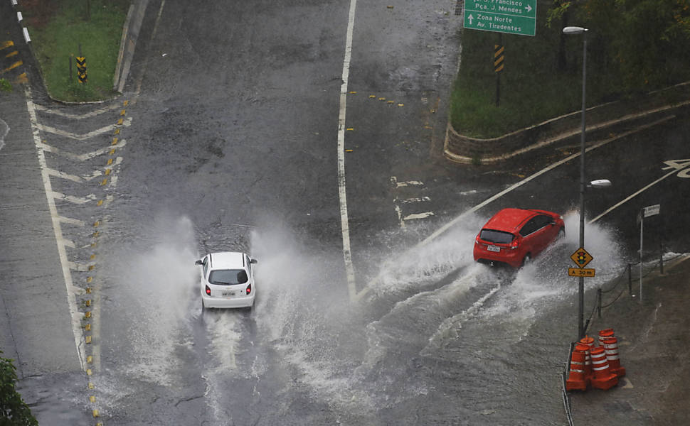Chuva causa transtornos em São Paulo