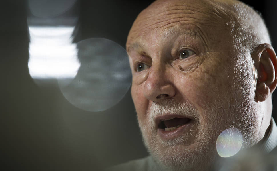 O sociólogo italiano Domenico De Masi durante entrevista à Folha