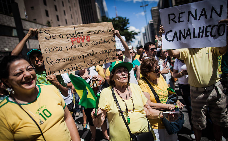 Os grupos Vem Pra Rua e MBL (Movimento Brasil Livre), dois dos principais organizadores dos protestos pela queda da ex-presidente Dilma Rousseff, realizam protesto na Avenida Paulista