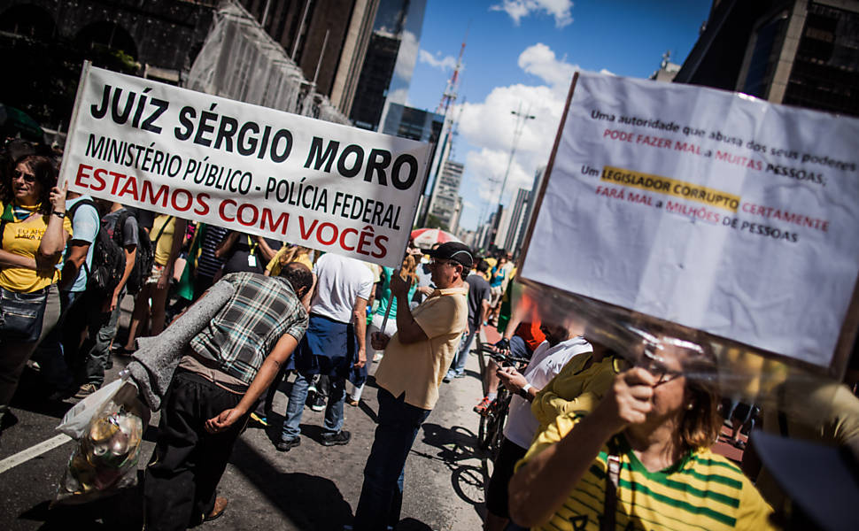 Os grupos Vem Pra Rua e MBL (Movimento Brasil Livre), dois dos principais organizadores dos protestos pela queda da ex-presidente Dilma Rousseff, realizam protesto na Avenida Paulista