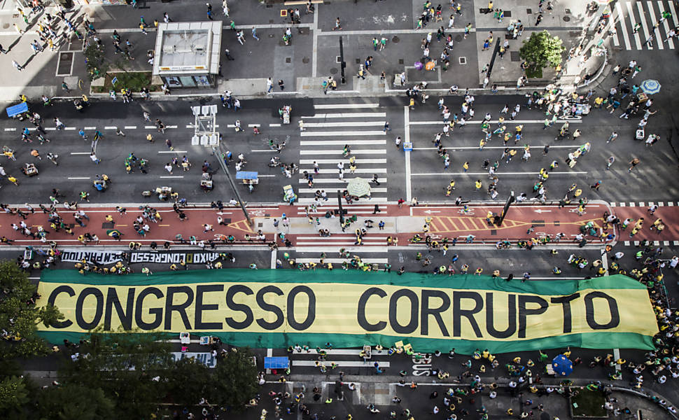 Os grupos Vem Pra Rua e MBL (Movimento Brasil Livre), dois dos principais organizadores dos protestos pela queda da ex-presidente Dilma Rousseff, realizam protesto na Avenida Paulista