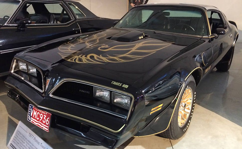 Pontiac Trans Am Firebird (1977) - O esportivo ficou conhecido mundialmente graças ao filme "Agarre-me se puderes" ("Smokey and the bandit", de 1977), estrelado por Burt Reynolds