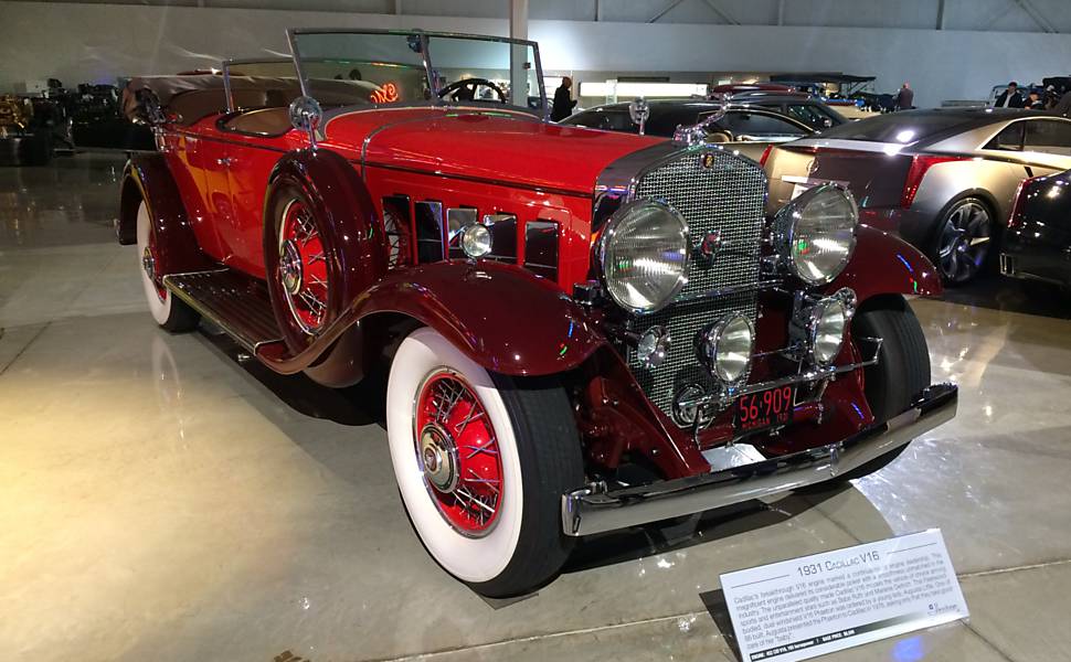 Cadillac V16 (1931) - Um dos carros mais luxuosos de seu tempo, esse Cadillac tinha um enorme motor V16 sob o capô. Apenas 86 unidades foram produzidas nessa versão com carroceria Fleetwood