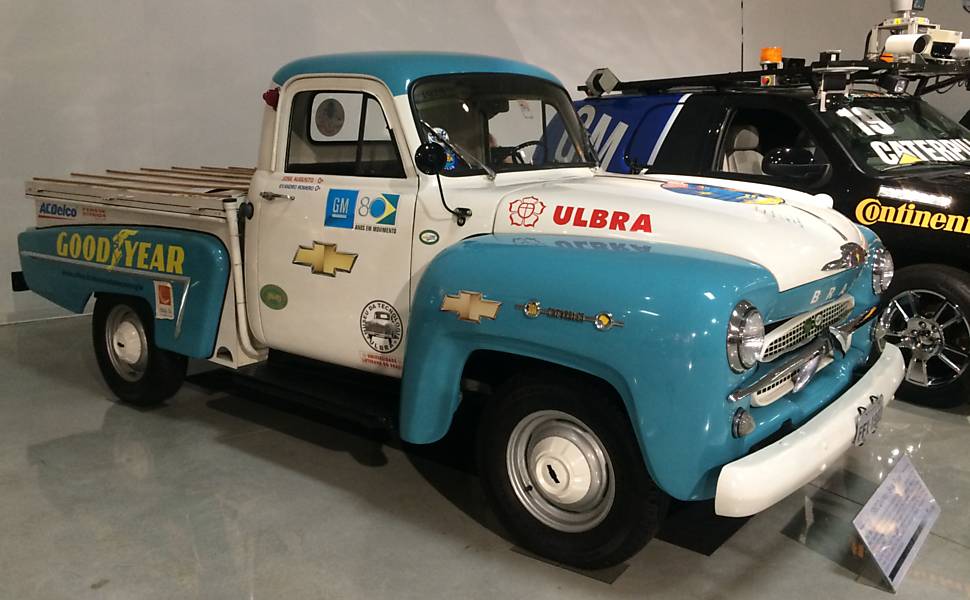 Chevrolet Brasil (1960) - Em 2005, essa picape nacional foi rodando do Rio Grande do Sul até o Heritage Center da GM, onde permanece em exposição. Foi uma viagem com cerca de 16 mil quilômetros