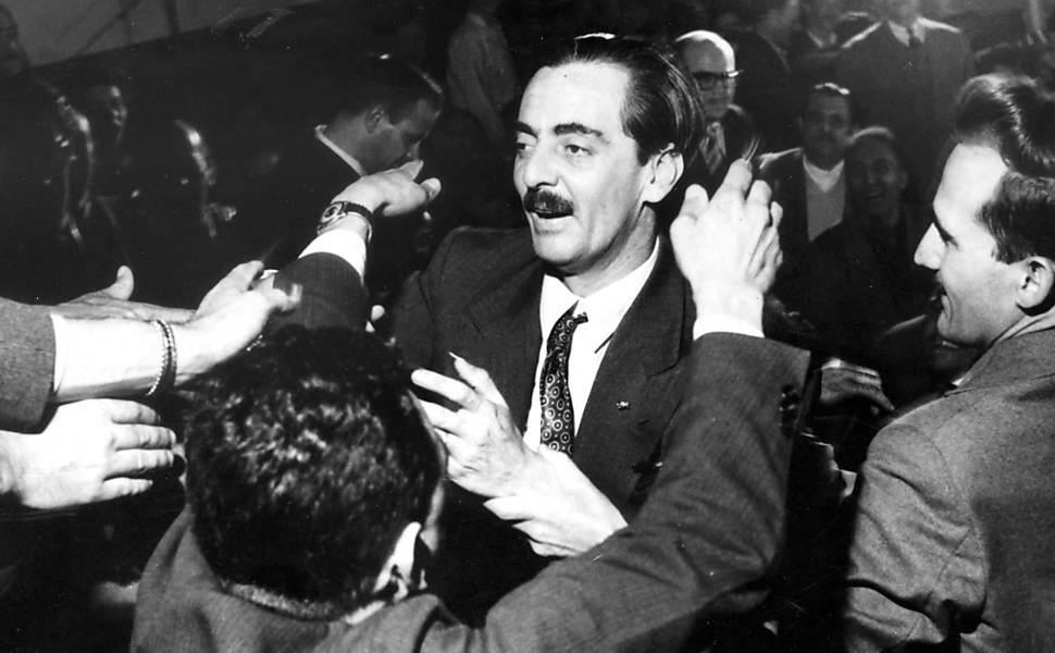 Governador Jânio Quadros durante comício do candidato Carlos Alberto Alves de Carvalho Pinto