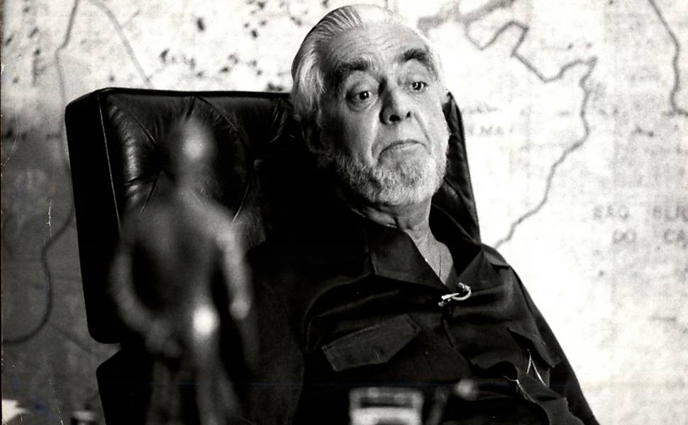 Jânio Quadros, prefeito de SP, em seu gabinete na cidade de São Paulo