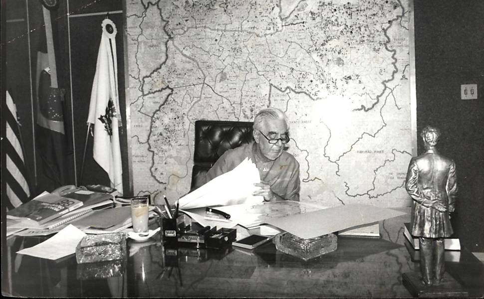 SÃO PAULO, SP, BRASIL, 00-01-1986: Jânio Quadros, prefeito de SP, em seu gabinete na cidade de São Paulo (SP). (Foto: Folhapress)