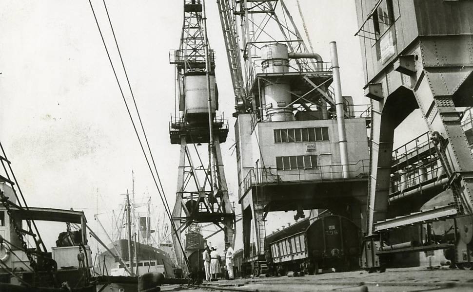 13.ago.1957 - Porto de Santos (Foto: Folhapress)